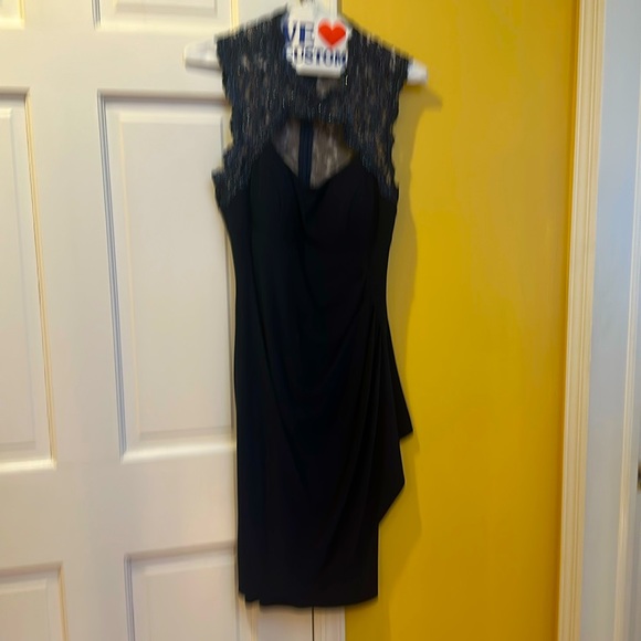 Xscape navy lace panel ruched dress, size 4. - Picture 2 of 8
